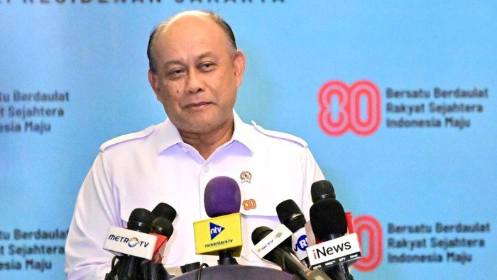 Ketika Ahli Hama Disuruh Ngurus Gizi: Menguliti Drama Pencopotan Kepala Badan Gizi Nasional yang Super Mendadak