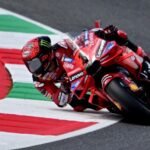 Pembalap MotoGP di sirkuit